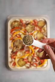 Focaccia aux légumes, courgette, poivron, aubergine, tomate.