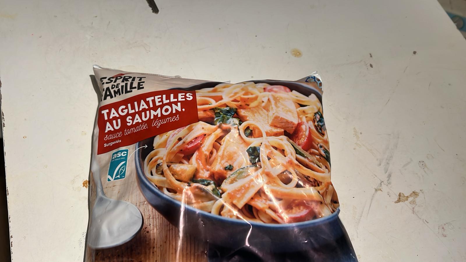 Tagliatelle au saumon, sauce tomate, légumes Picard