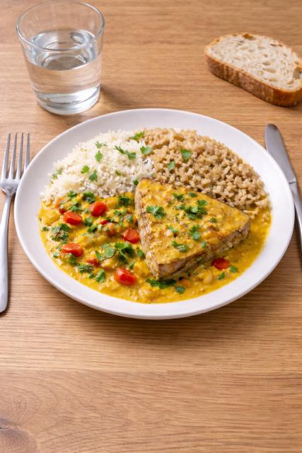 Thon au curry et duo de riz