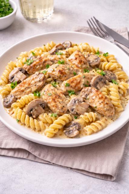 Poulet à la crème, torsades et champignons
